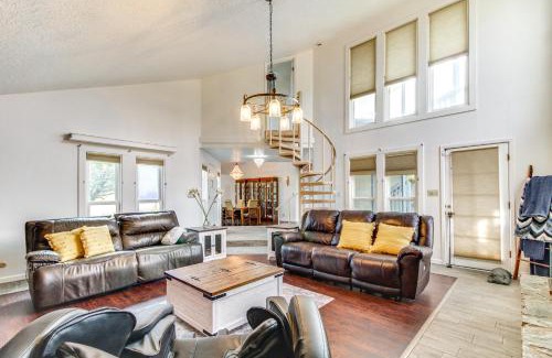 Paradise Hills Civic House | Deck, Putting Green and Views Albuquerque Oasis