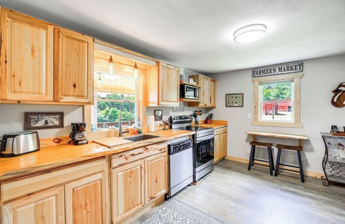 Piney Creek Cabin | Deck & Scenic View: Historic Cabin in Piney Creek!