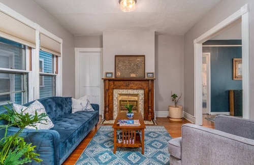 Buffalo Apartment | ⭐️ Deep Clean ⭐️ King Bed ⭐️ Parking ⭐️ SpectrumTV