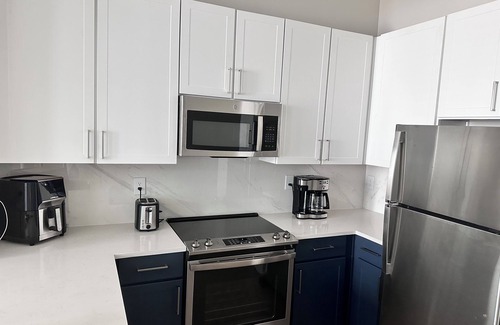 Old East Dallas Apartment | Deep Ellum cozy hide away with reserved parking