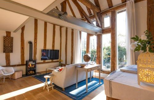 Stowmarket House | Deepwell Granary is a lovely thatched barn with attached meadow woodland