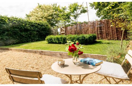 Stowmarket House | Deepwell Granary is a lovely thatched barn with attached meadow woodland