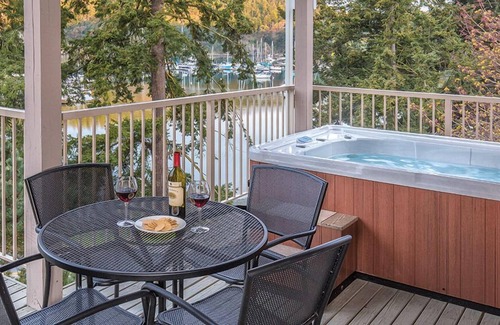 Deer Harbor Resort | Deer Harbor Resort Studio Deluxe Cottage
