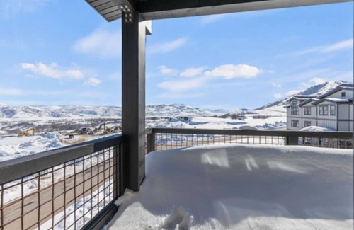 Heber Apartment | Deer Valley East Condo with Views of Ski Slopes
