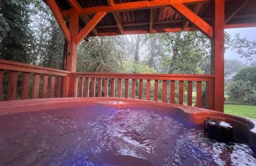Mappleton House | Deer View Cabin - Woodland, beaches and Hot tub