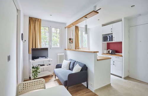 16th Arrondissement Apartment | Degas Studio - One Bedroom Apartment, Sleeps 2