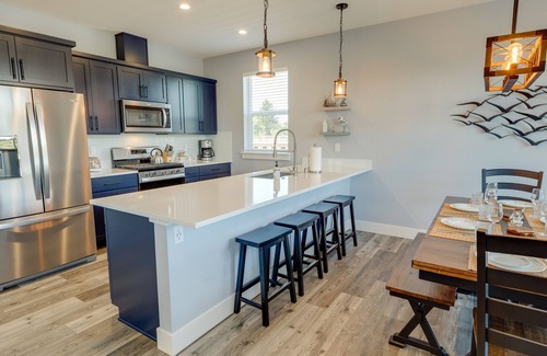 Ocean Shores House | Deja Blue - Pet-friendly, Waterfront Cottage at Oyhut Bay Seaside Village