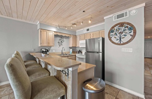 Crystal Beach Condo | Deja View-Beachfront-Complimentary Beach Service