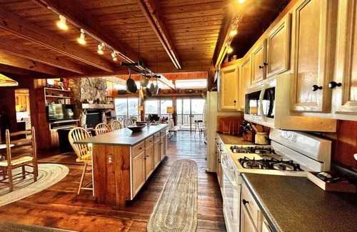 Scaly Mountain Cabin | Deja View Lodge: Highlands 12 Acre Private Estate
