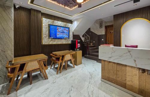 Karol Bagh Bed & Breakfast | Delhi Delight Premium