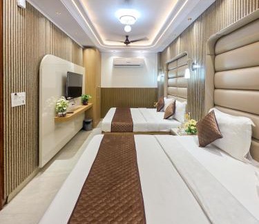 Karol Bagh Bed & Breakfast | Delhi Delight Premium