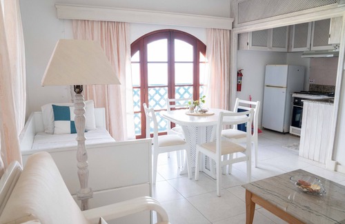 Speightstown Apartment | Delightful 1-bed beachside rental -SEA SHELL