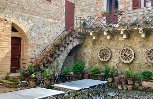 Ville di Corsano Apartment | Delightful 2-bedroom apartment in the iconic Tuscan countryside