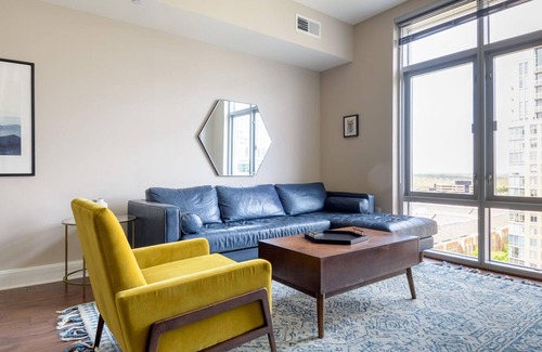 Reston Apartment | Delightful 2BR Apt in Reston w/ Hardwood Floors