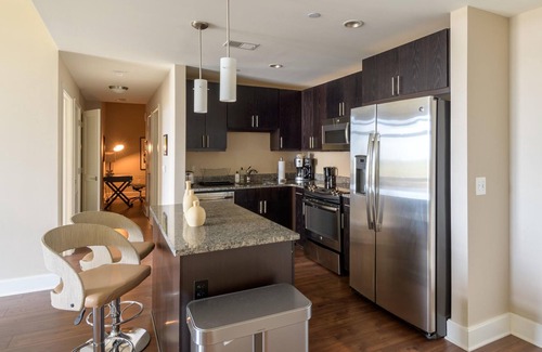 Reston Apartment | Delightful 2BR Apt in Reston w/ Hardwood Floors