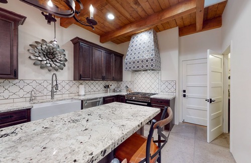 Menlo Park House | Delightful Desert Gem W/High-Speed WiFi, Modern Art, & Balcony - Dogs Welcome