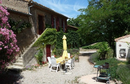 Douzens Apartment | Delightful gite with pool in ancient wine domaine
