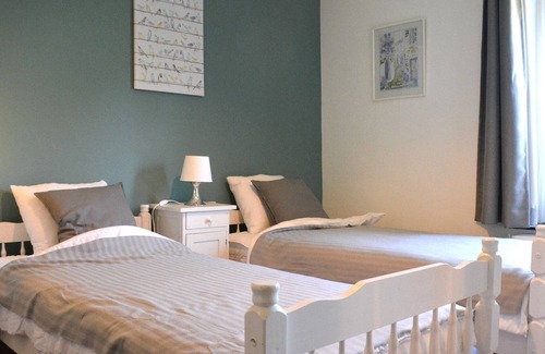 Anhee House | Delightful Holiday Home in Denee With Terrace