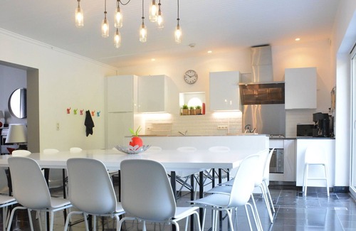 Anhee House | Delightful Holiday Home in Denee With Terrace
