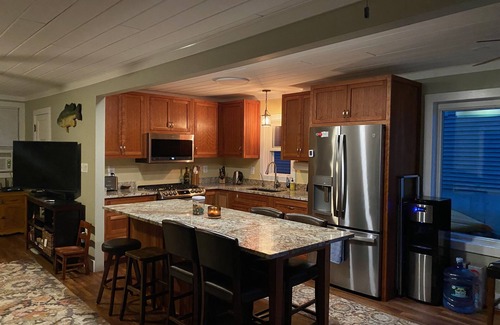 Malta House | Delightful home on the shores of Saratoga Lake