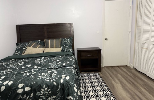 Broadview Park House | Delightful house with AC in sunny Fort Lauderdale, close to FLL Airport.