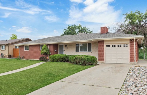 Dupont House | Delightful Room with AC in Vibrant Denver