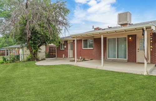 Dupont House | Delightful Room with AC in Vibrant Denver