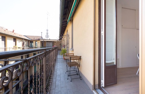 Centro Direzionale Apartment | Delightful Studio Apartment With Balcony