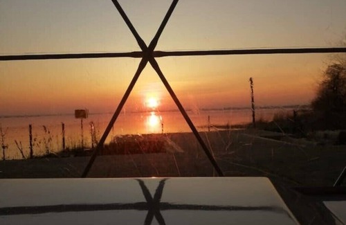Miedzyzdroje Cabin | Delightfull Dome with Hot tub & sauna on the beach