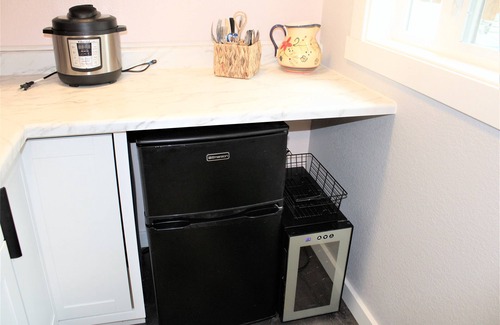 Northeast Anchorage Apartment | Delightfully Modern Studio/Tiny House 💠 D《Car rental Avlble》