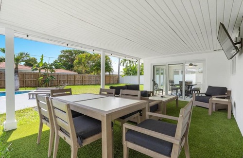 Deerfield Beach House | Delilas Chic 3 Bedroom 2 bath Abode with Heated Pool