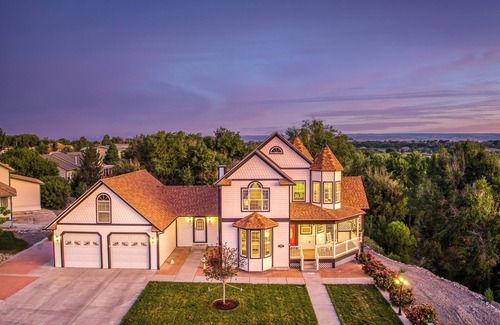 Delta House | Delta Grande Victorian - Incredible Views - Sleeps 6 - Games and fun!