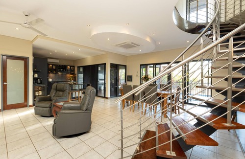Broome House | Delux Demco Luxurious Resort Style Home STRA6725BNFLJVQ3