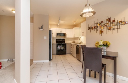 Victoria Condo | Deluxe 2 Bed 2 Bath with Harbour and Empress Hotel Views