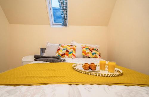 Moseley Apartment | Deluxe 2-Bedroom Flat with Free parking