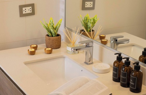 Santa Cruz Apartment | Deluxe 2BR Suite: Balcony & City Views w/WI-FI+Parking