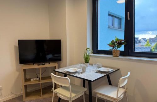 Floersheim Apartment | Deluxe 5-Bedroom Apartment with Modern Kitchen and Two Bathrooms