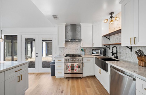 Spring Branch West House | Deluxe 5BR 3BA home in Houston
