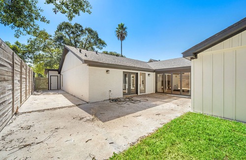 Spring Branch West House | Deluxe 5BR 3BA home in Houston