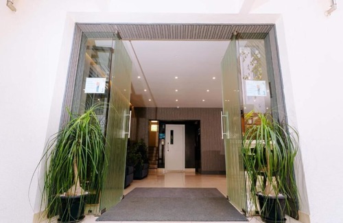 Shivaji Nagar Apartment | Deluxe Apartment #3 at Regal Business Suitesn