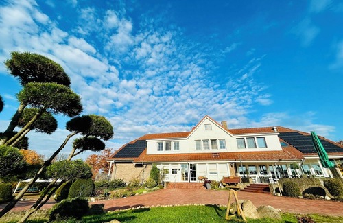 Altlandsberg Apartment | Deluxe apartment in the countryside with large balcony