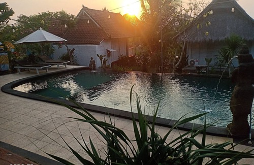 Ceningan Island Ski Chalet | Deluxe bungalow garden view