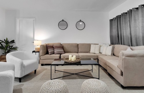 Coral Way House | Deluxe Coral Park 5BD Brand New Villa - Pool