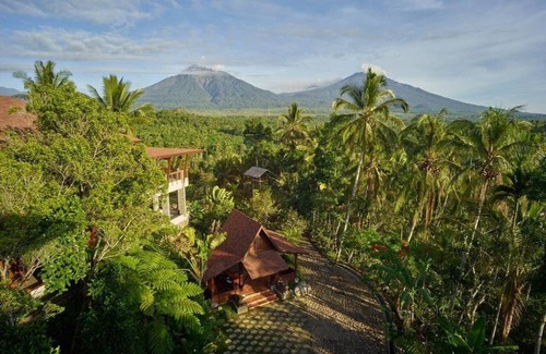 Banyuwangi Apartment | Deluxe Double on the Foothills of Ijen Plateau