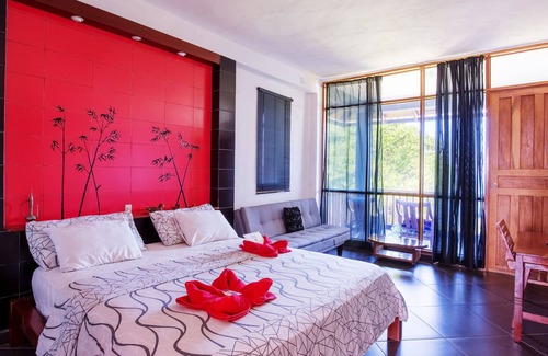 Torio House | Deluxe Double Room with Balcony and Sea View