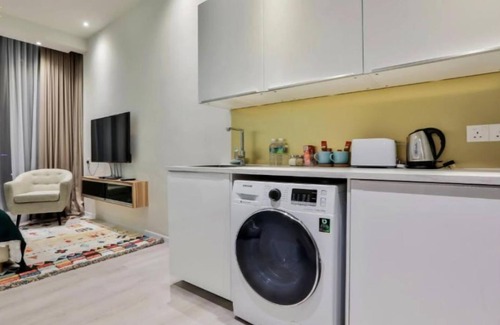 Titiwangsa Apartment | Deluxe King Suite with Twin Tower View 2