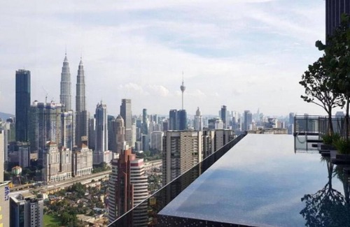 Titiwangsa Apartment | Deluxe King Suite with Twin Tower View 2