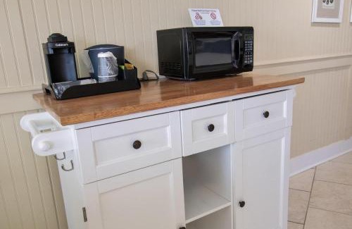 Litchfield by the Sea Apartment | Deluxe Oceanfront King Room 1st Floor