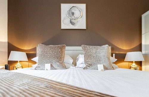 Falkirk Apartment | Deluxe One Bedroom Apartment 160