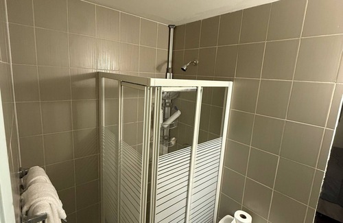 St. Lawrence Apartment | Deluxe Queen Suite, Private Bathroom & Kitchenette